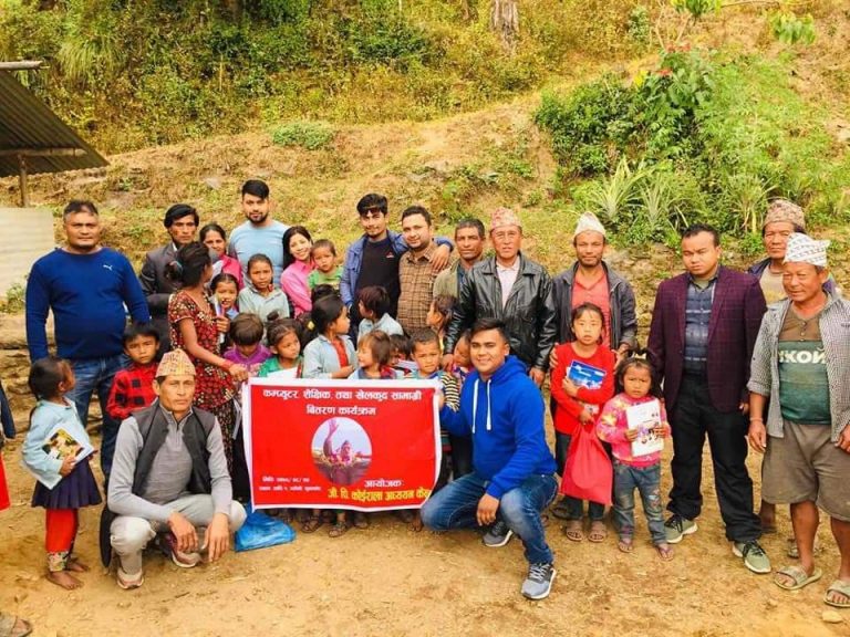 देउसी-भैलोबाट सकंलित रकमले विद्यालयमा शैक्षिक तथा खेलकुद सामाग्री