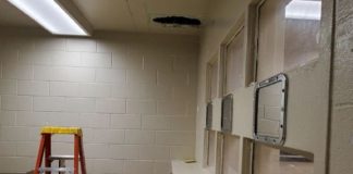 शौचालयको छतमा प्वाल बनाएर जेलबाट भागे दुई कैदी