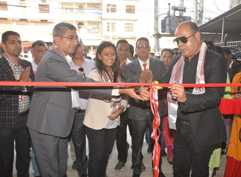 विराटनगरमा महिन्द्रा ट्रयाक्टरको थ्रीएस सुविधासहितको शोरुम स्थापना