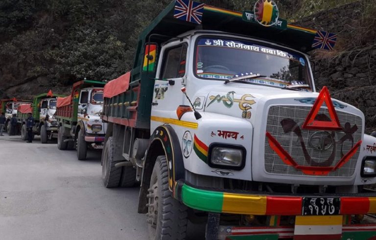 सिद्धार्थ राजमार्गको बुटवल–पाल्पा सडक खण्डमा तीन महिना टिपर चलाउन रोक