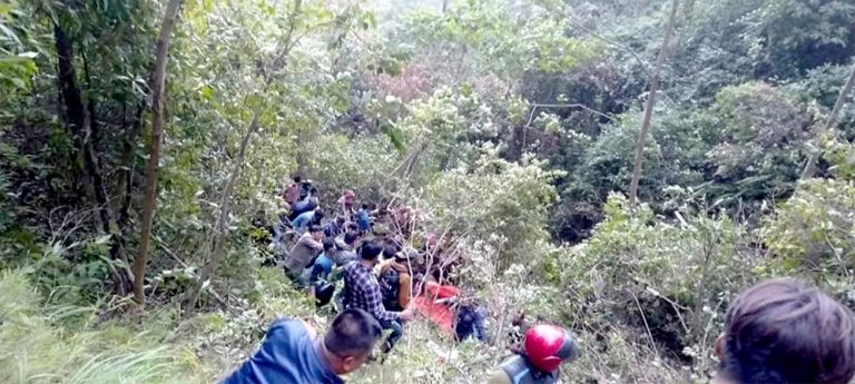 अर्घाखाँचीमा बस दुर्घटना, ८ जनाको मृत्यु