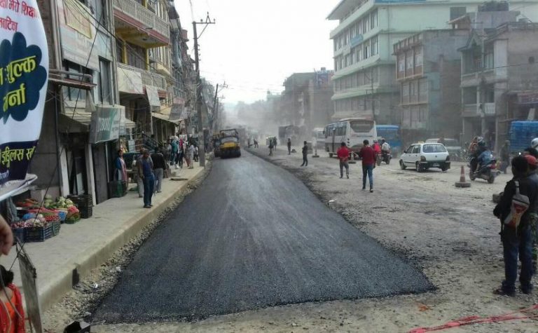 उपत्यकाको सडक चौडा बनाउन स्थानीयवासीको अवरोध, कालोपत्र सिफारिस