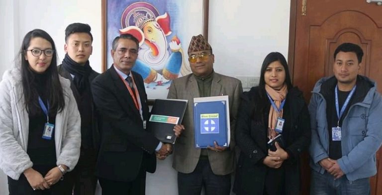 सेञ्चुरी बैंकका ग्राहक र शेयरधनीलाई ब्लु क्रसमा सहुलियत