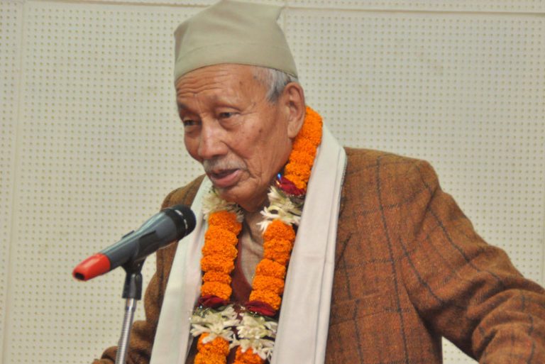 देशकै सर्वाधिक राशिको पृथ्वी प्रज्ञा-पुरस्कार शताब्दी पुरुष सत्यमोहन जोशीलाई