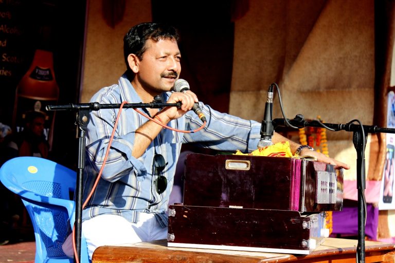 रहरै रहरले जन्मिएका गायक