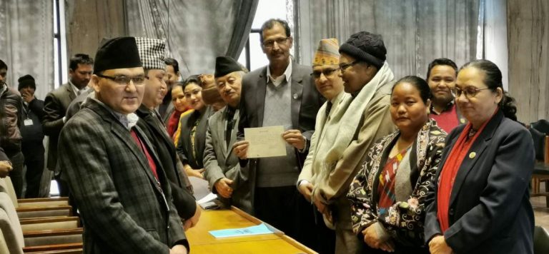 सभामुखबाट पछि हट्यो कांग्रेस, अग्नि सापकोटाको उम्मेदवारी  दर्ता