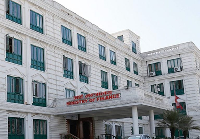 २८ खर्ब नाघ्यो सार्वजनिक ऋण