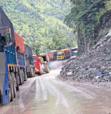 नारायणगढ–मुस्लिन सडक अझै तीन साता दिउँसोको समयमा बन्द