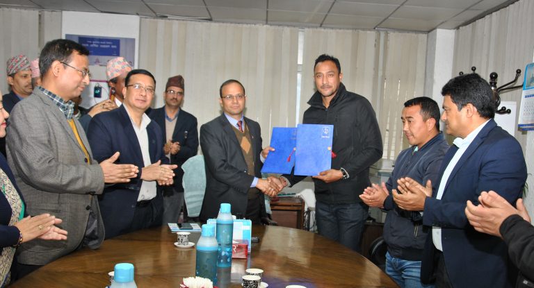 नेपाल टेलिकमको ब्रान्ड एम्बेसडरमा क्रिकेटर पारस खड्का