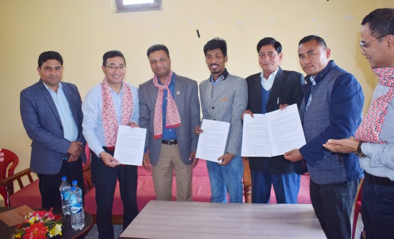 निक साईमन्स ईन्सिच्युटले प्राथमिक स्वास्थ्य केन्द्र दोधारालाई सघाउने