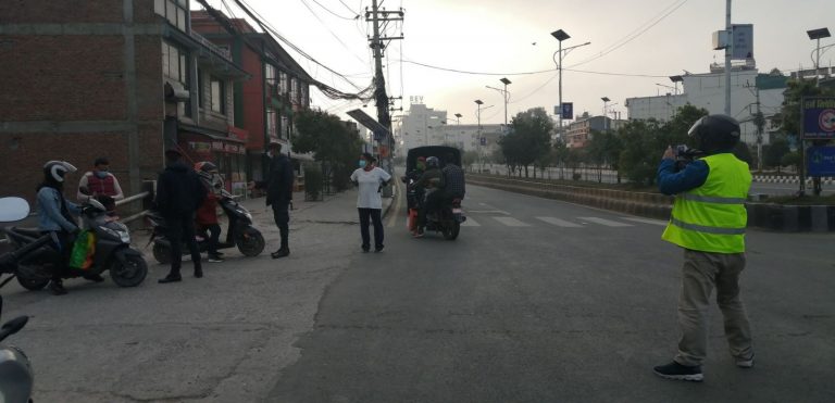 सरकारको निर्णय अवज्ञा नगर्नुहोला, यसरी छ प्रहरी  तैनाथ