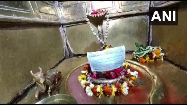 विश्वनाथको मूर्तिलाई भाइरस सर्छ भन्दै अनुहारमा मास्क !