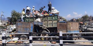 २० करोडभन्दा बढी लागतमा बनेको पुलको काम फोहोर मिलाउने थलो