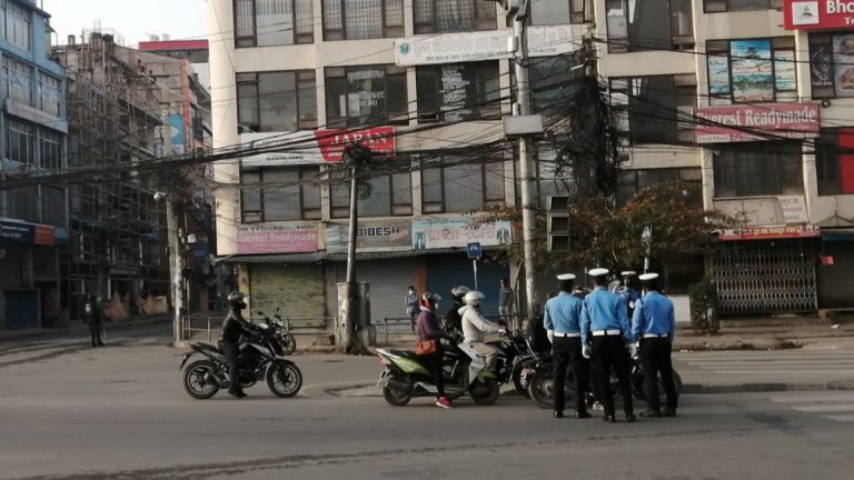 उपत्यकाबाट लकडाउन उल्लंघन गर्ने ६१७ जना पक्राउ, १०१ सवारी नियन्त्रणमा