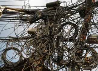 पोलमा गुजुल्टिएका अधिकांश तार प्रयोगविहीन