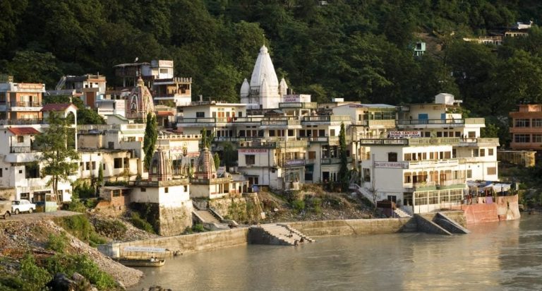 लकडाउनले अलपत्र परेका एक नेपालीसहित छ पर्यटक गुफामा भेटिए