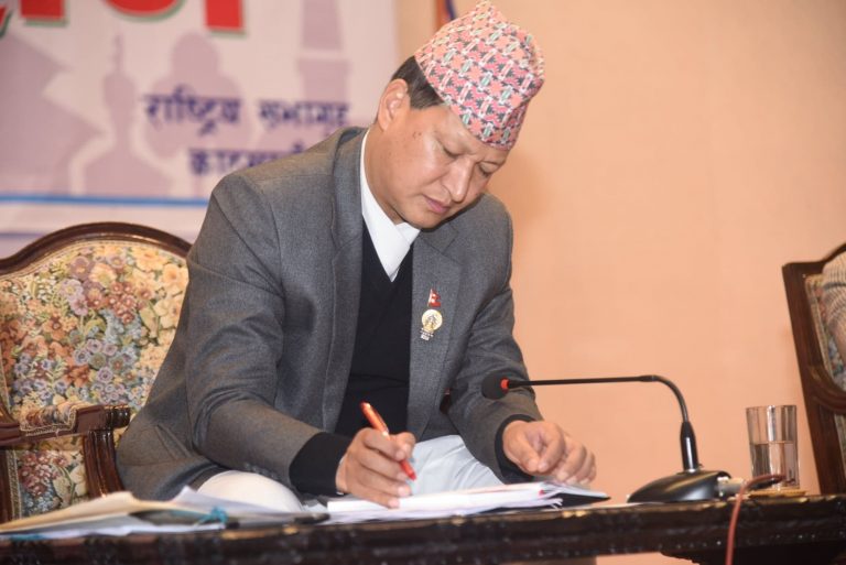 गाउँ नफर्किन काठमाडौंका मेयरको आग्रह, समस्या परे ११८० मा फोन गर्नुस