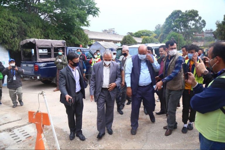पूर्व आइजिपी खनाल र दुई सांसदविरुद्ध उजुरी दिन टेकु पुगे जसपाका नेता