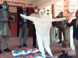 एनएमबी र नेपाल भारत मानव विकास मैत्री संघले दिए सरकारलाई हजार थान पीपीई