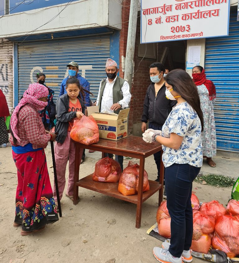 जोन्टा क्लबले बाँड्यो दैनिक ज्याला मजदुरलाई १ हजार प्याकेट खाद्यान्न
