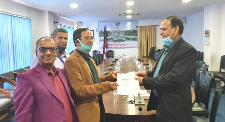 कोरोना रोकथाम कोषमा सन नेपाल लाइफ इन्स्योरेन्सको ३० लाख सहयोग