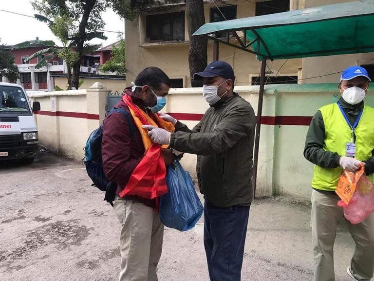कोरोना जित्दै नुवाकोटका संक्रमित युवा डिस्चार्ज