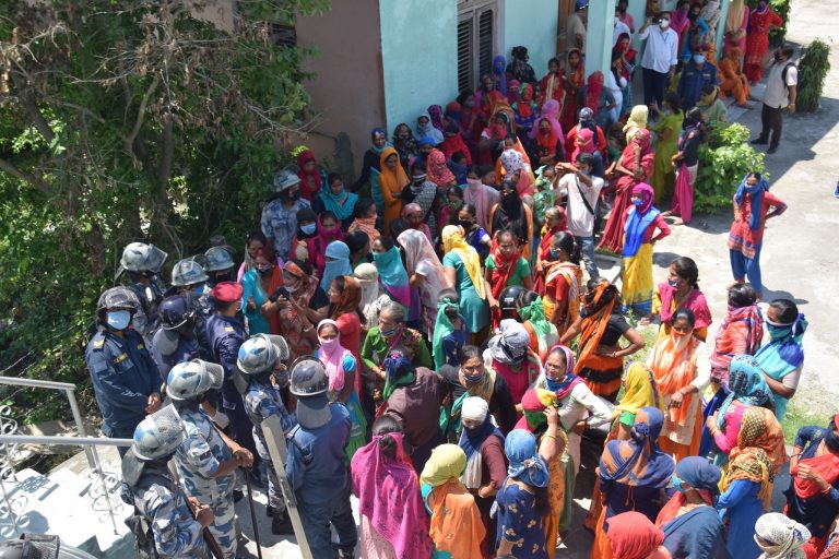 भारतमा रहेका आफन्तलाई फर्काउन माग गर्दै स्थानियबासी आन्दोलित