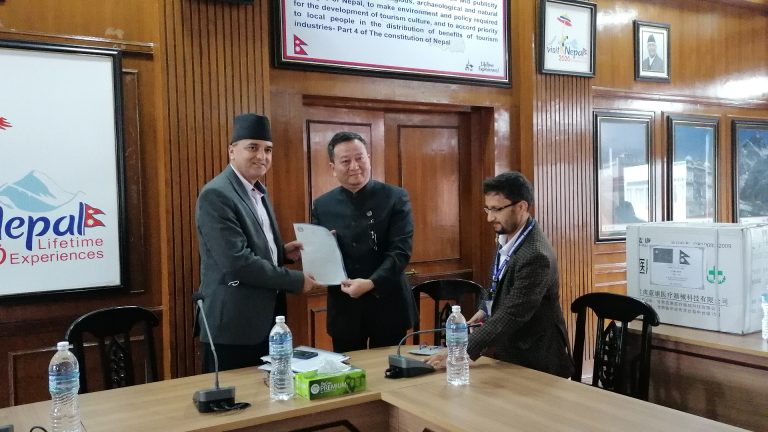 चीनको गान्सु प्रान्त सरकारद्धारा बागमती र प्रदेश–५ लाई स्वास्थ्य सामाग्री प्रदान