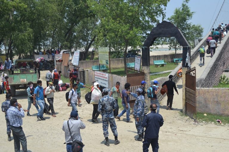 भारतबाट घर फर्कनेको लर्को थाम्ने सशस्त्रको पानीको प्यासमै बित्छ दिन !