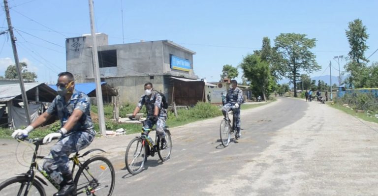 लकडाउन प्रभावकारी बनाउन सशस्त्रकाे साइकल गस्ती