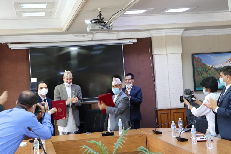 कोरोनासँग लड्न एडीबीसँग ३० अर्बको ऋण सम्झौता