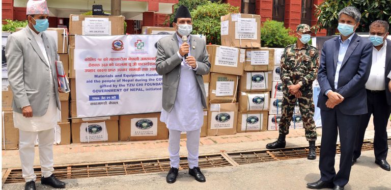 अक्सिजन र भेन्टिलेटर आवश्यक पर्ने कोरोना संक्रमितलाई मात्र अस्पताल भर्ना गर्छौं : स्वास्थ्य मन्त्री