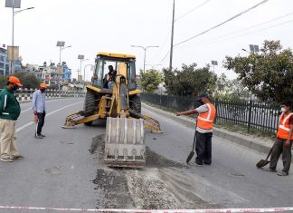 कुनै बहानामा तीन महिना सडक खन्न नपाइने