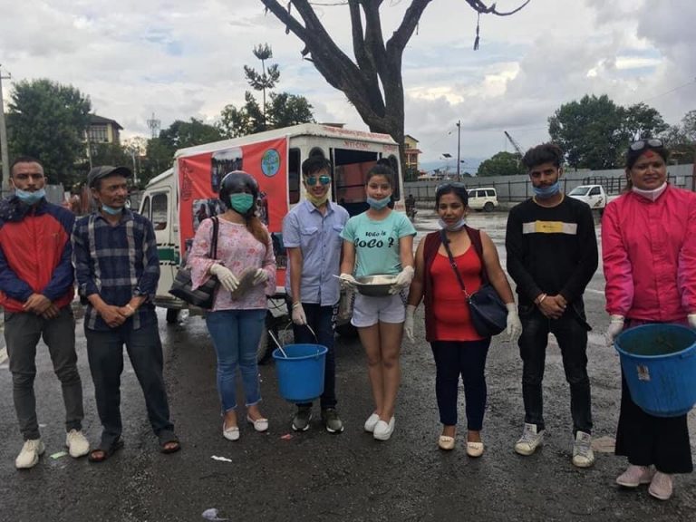 भोकालाई नि:शुल्क भरपेट खाना, विपन्न भन्छन्, ‘तपाईहरुको सहयोगले भोकै मरिदैन’