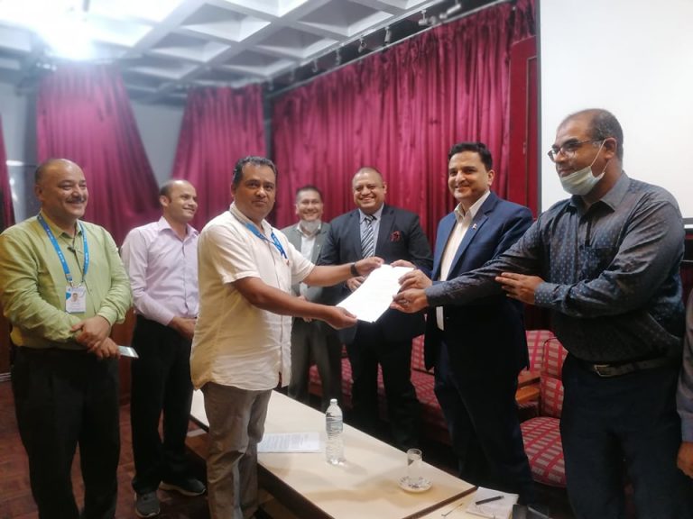 स्वास्थ्य प्रोटोकल कायम गरेर होटल तथा एयलाईन्स खुलाउन मन्त्रीले मागे प्रस्ताव