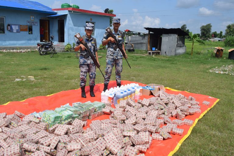 सशस्त्र प्रहरीको सक्रियतामा दोधारा चाँदनी सीमाक्षेत्रबाट अवैध समान बरामद