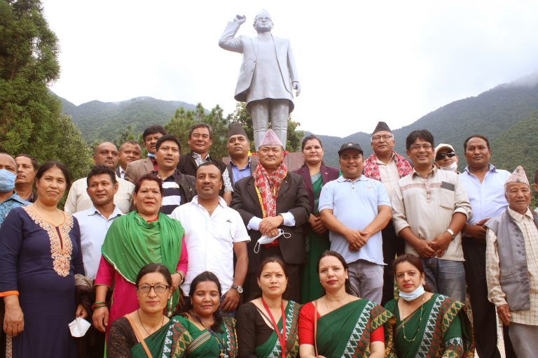 भित्रि सडकको व्यवस्थापन र स्मार्ट स्ट्रिट लाइफको योजना बुन्दै मन्त्री नेम्बाङ