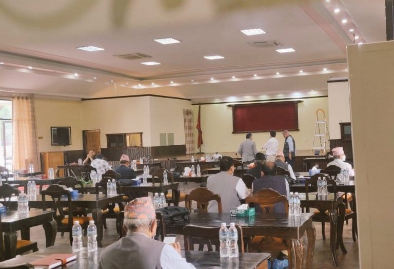 बामदेव फेरि प्रधानमन्त्रीको क्याम्पमै, प्रचण्ड-नेपालले राखेकोे वैठक ओली समूहले बहिस्कार गर्ने !