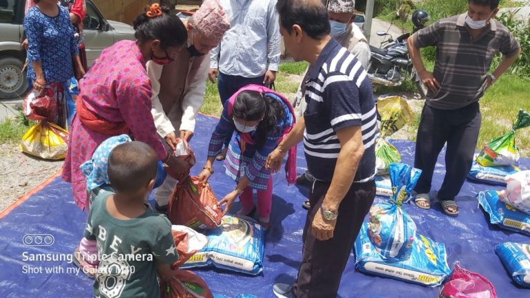 २० परिवारलाई आइडियल यमुना सहकारीको राहत