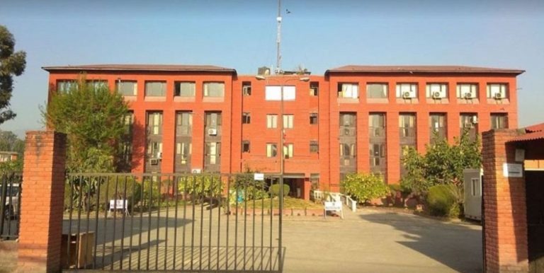 कोरोना संक्रमितको उपचार गर्ने स्वास्थ्यकर्मीमा लक्षण देखिए क्‍वारेन्टिनमा बस्‍नुपर्ने