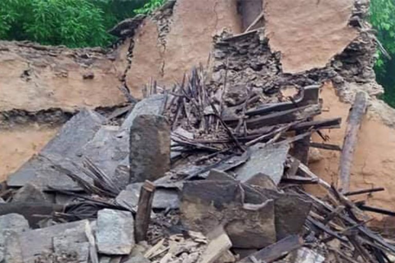 घर भत्किदा एकै परिवारका चार जनाको मृत्यु