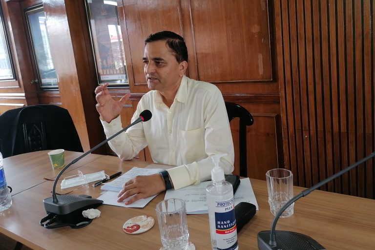 बालेनलाई योगेशले भने-‘फोहोर व्यवस्थापनको ठोस प्रस्तावसहित आउनुहोस्, एमालेले सहयोग गर्छ’