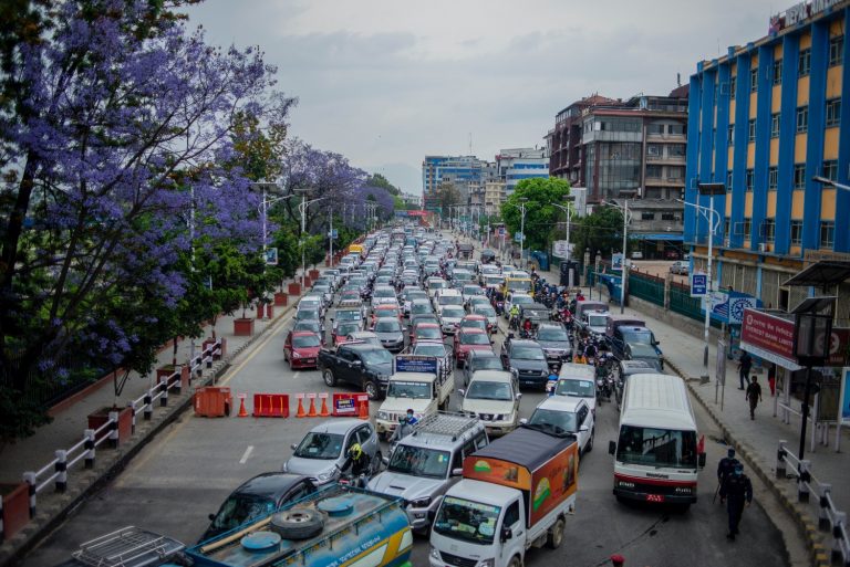 कोरोनासँग डराउँदैन शहर : न सामाजिक दूरी न नियमन