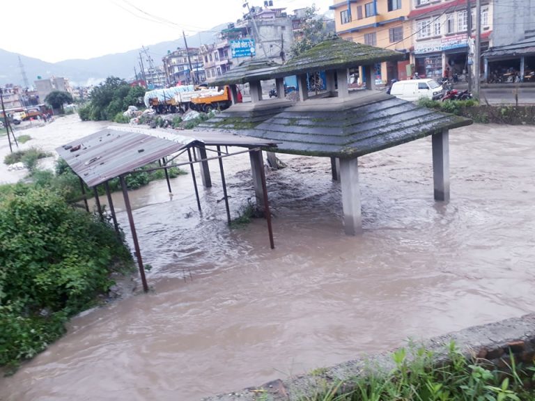 अझै केही दिन ठूलो पानी पर्ने, बाढी पहिरोको जोखिम कायमै