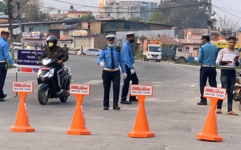 कोरोनाको जोखिम बढेसँगै काठमाडौं उपत्यकामा कडाइ