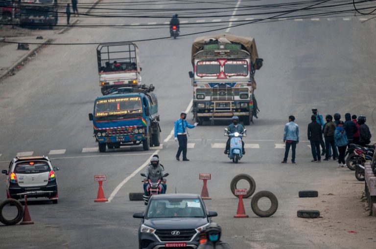 काठमाडौंभित्र कुनै समस्यामा हुनुहुन्छ ? यी नम्बरमा सम्पर्क गर्नुहोस्