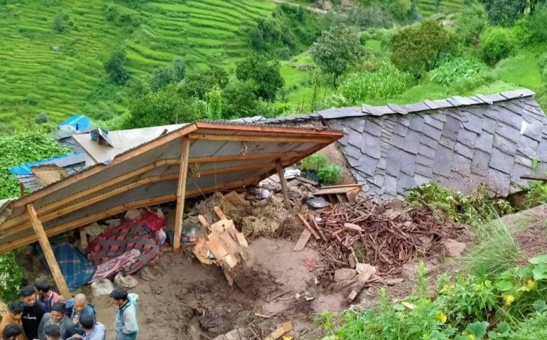 कालिकोटमा पहिरोमा पुरिएर ६ जनाको मृत्यु