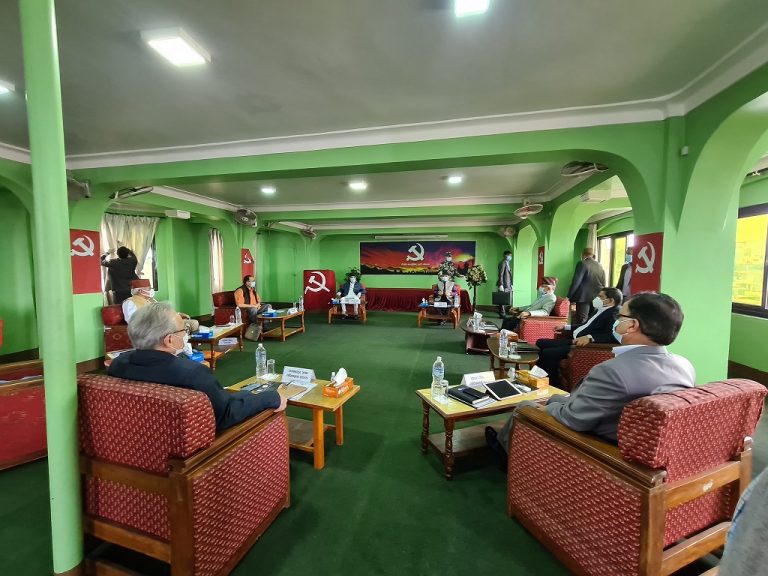 एकताको २८ महिनापछि प्रधानमन्त्री ओली पेरिसडाँडामा