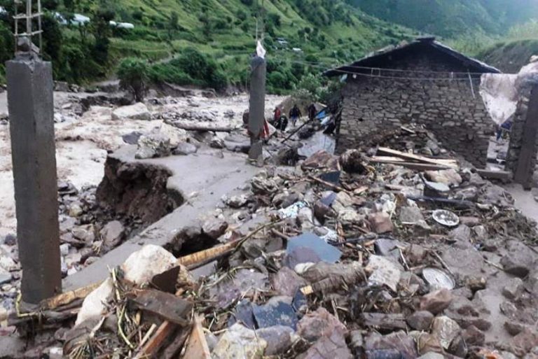 ढोरपाटन पहिरोमा बेपत्ता १३ जनाको परिचय खुल्यो, आठको शव फेला