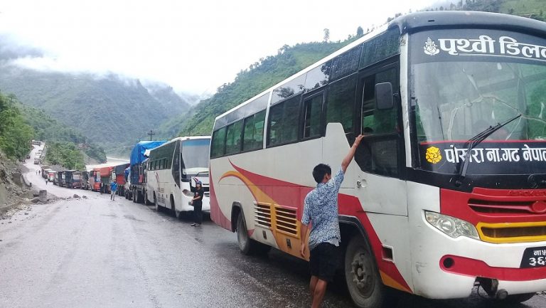६ महिनापछि लामो दूरीका गाडी सञ्चालन, ५० प्रतिशत बढी भाडा तिर्नुपर्ने